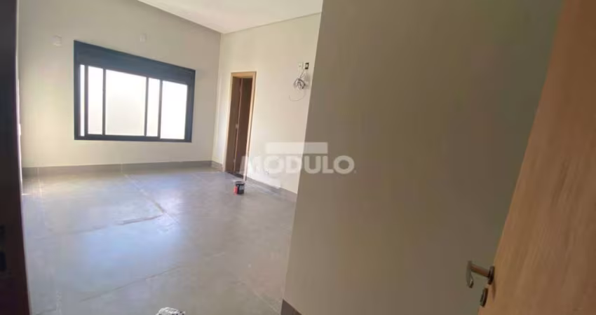 Excelente Casa com Fino Acabamento em Condominio Alphaville 2