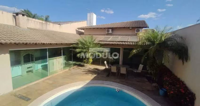 CASA RESIDENCIAL à venda, 3 quartos, 2 suítes, 4 vagas, JARDIM COLINA - Uberlândia/MG