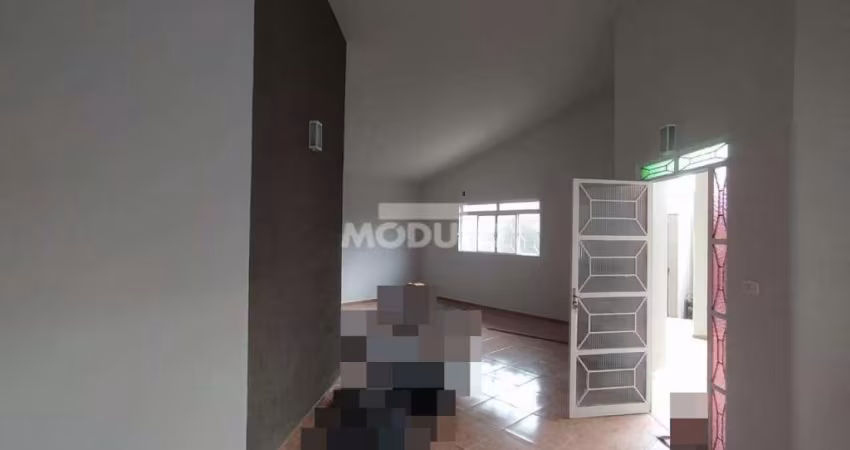 CASA COMERCIAL / RESIDENCIAL à venda, 3 quartos, 1 suíte, 3 vagas, UMUARAMA - Uberlândia/MG