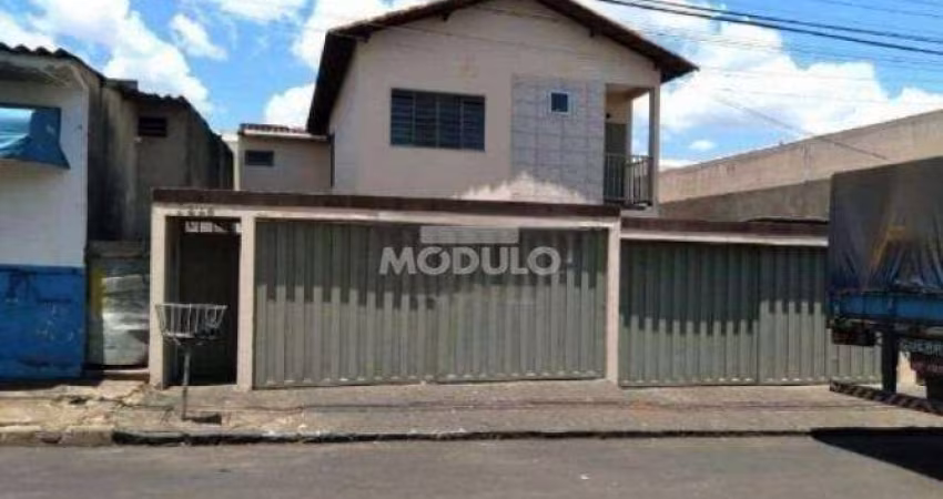 Prédio Residencial para locação, Bairro Custódio Pereira