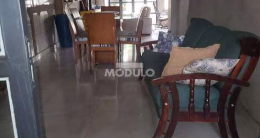 CASA RESIDENCIAL à venda, 3 quartos, 2 suítes, 1 vaga, SAO JORGE - Uberlândia/MG