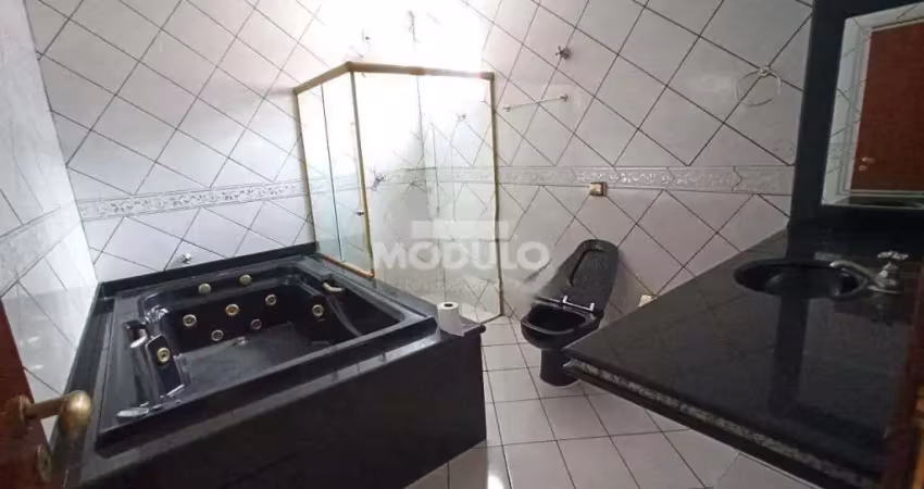 Casa residencial para locação bairro jardim karaiba com 3 quartos