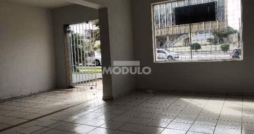 Casa comercial para locação no Bairro Cazeca