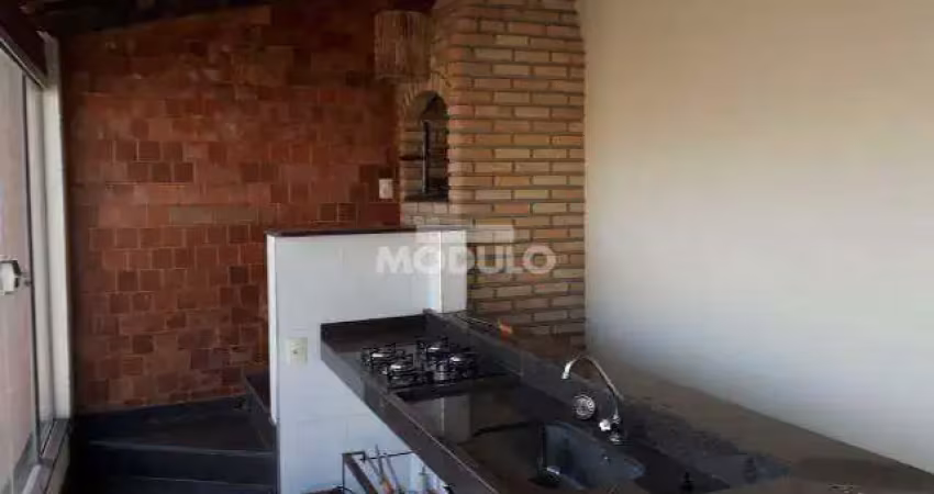 Casa Residencial para locação Bairro Jardim Patrícia com 3 quartos