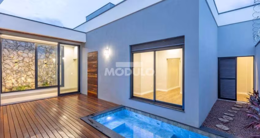 Excelente Casa com Fino Acabamento Praça Alto Umuarama
