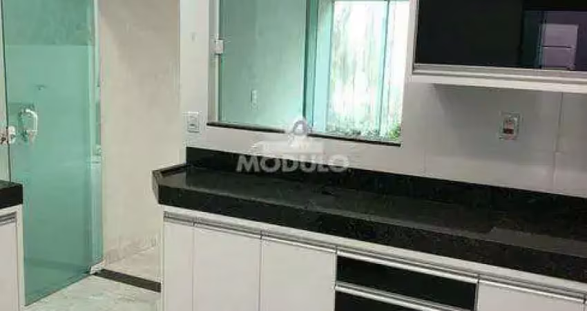 Casa com 3 quartos para alugar na Rua Hamburgo, --, Jardim Europa, Uberlândia