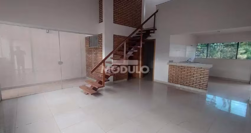 Casa residencial para locação Bairro Jardim Karaiba com 2 quartos
