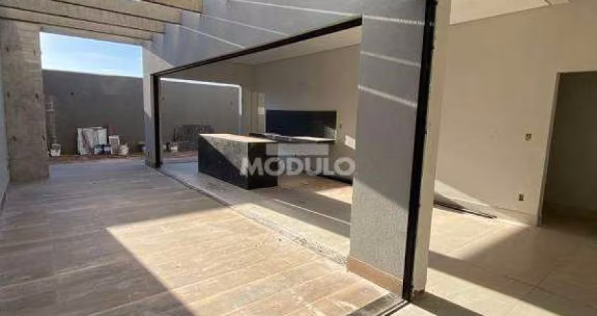 CASA RESIDENCIAL à venda, 3 quartos, 1 suíte, NOVO MUNDO - Uberlândia/MG
