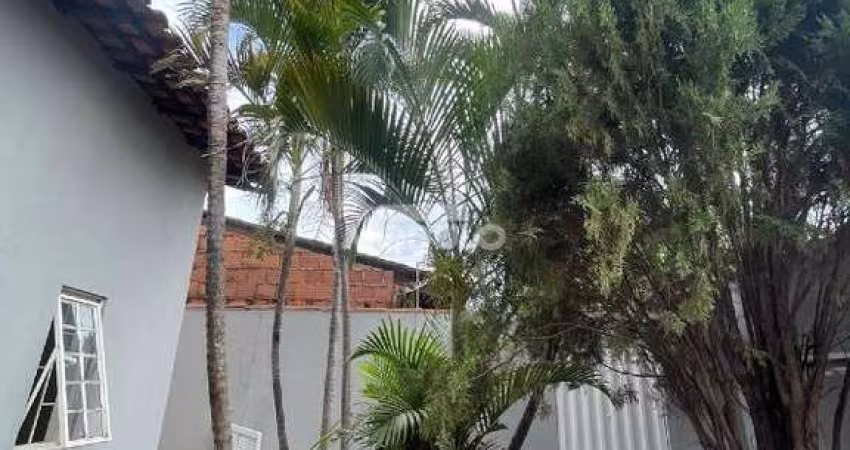 Casa com bom acabamento no Botanico