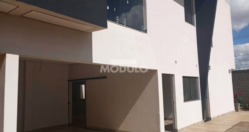 Casa residencial para locação, bairro Novo Mundo