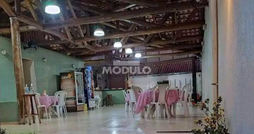 Casa comercial para locação Bairro Daniel Fonseca