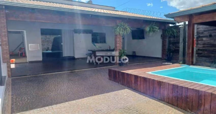 Casa com piscina no Taiaman