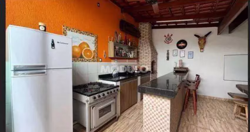 Casa co fino acabamento no Santa Rosa