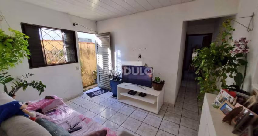 Colonia com 3 casas a venda no Granada