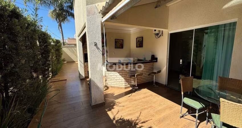 CASA DE CONDOMÍNIO à venda, 3 quartos, 3 suítes, 4 vagas, JARDIM INCONFIDENCIA - Uberlândia/MG