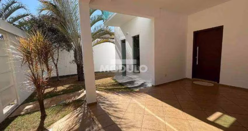 Casa residencial para locação, bairro Jardim Karaiba