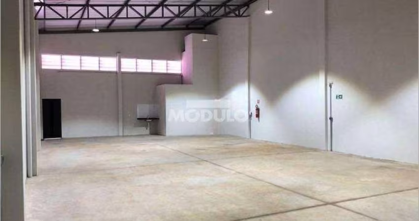 Galpão comercial para locação, bairro Pequis