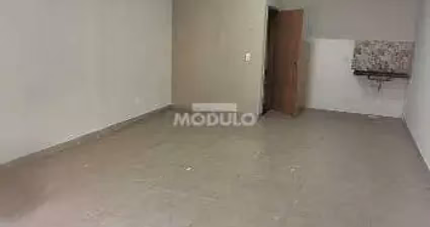 Loja comercial para locaçao em galeria bairro alto umuarama