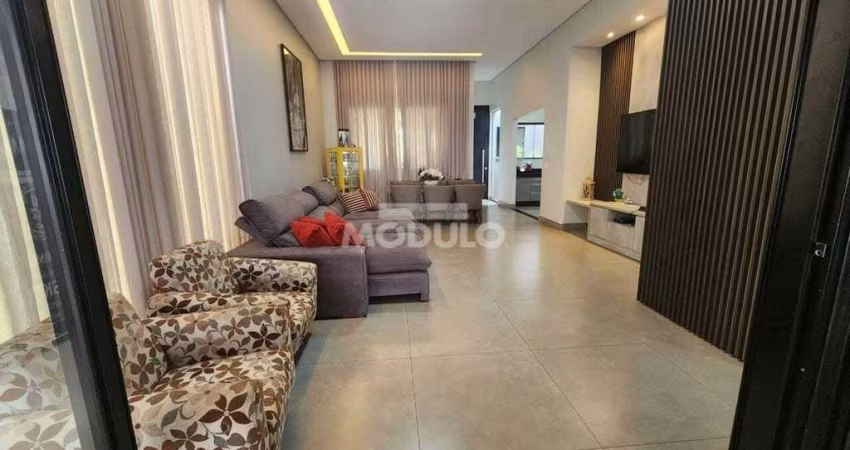CASA DE CONDOMÍNIO à venda, 3 quartos, 3 suítes, 2 vagas, JARDIM BOTANICO - Uberlândia/MG