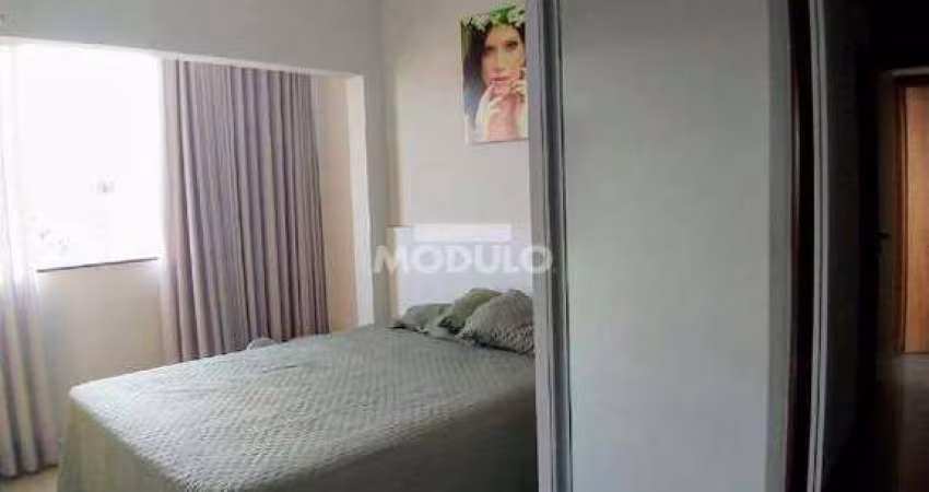 APARTAMENTO à venda, 3 quartos, 1 suíte, 2 vagas, UMUARAMA - Uberlândia/MG