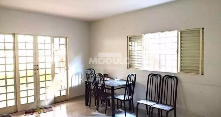 CASA RESIDENCIAL à venda, 4 quartos, 1 suíte, Santa Luzia - Uberlândia/MG