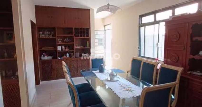 Oportunidade Imperdível: Linda Casa à Venda no Bairro Aparecida!