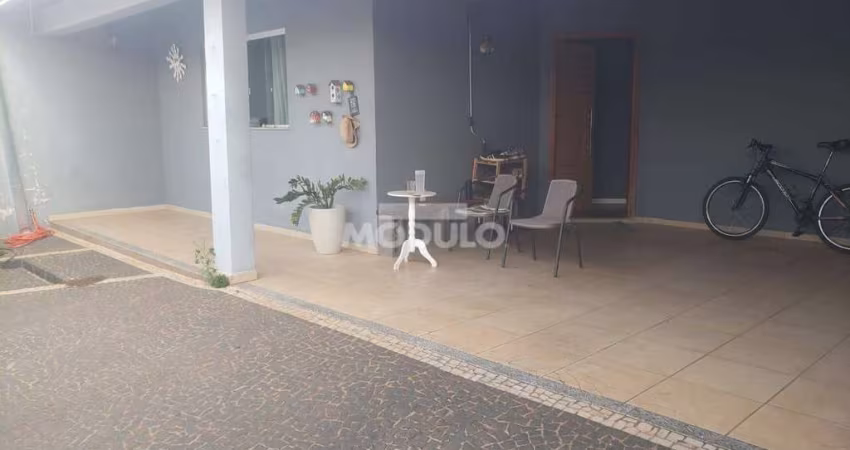CASA RESIDENCIAL à venda, 3 quartos, 1 suíte, ALTO UMUARAMA - Uberlândia/MG
