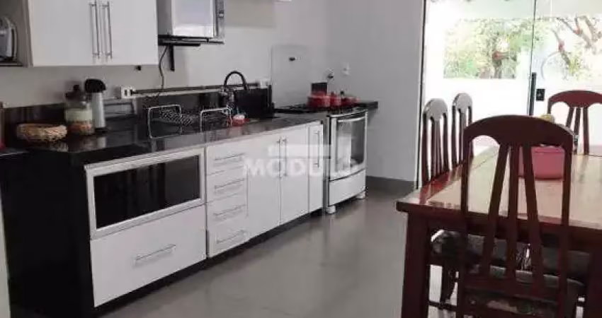 CASA RESIDENCIAL à venda, 2 quartos, 1 suíte, 2 vagas, Laranjeiras - Uberlândia/MG