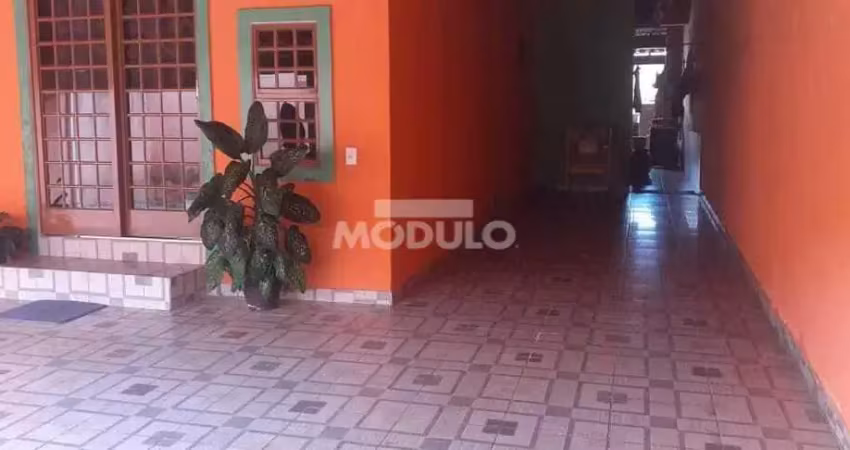 Casa residencial à venda, 4 quartos, 1 suíte, 2 vagas, granada - uberlândia/mg