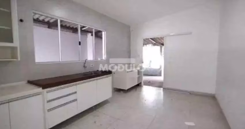 Casa residencial para locação bairro shopping park com 2 quartos