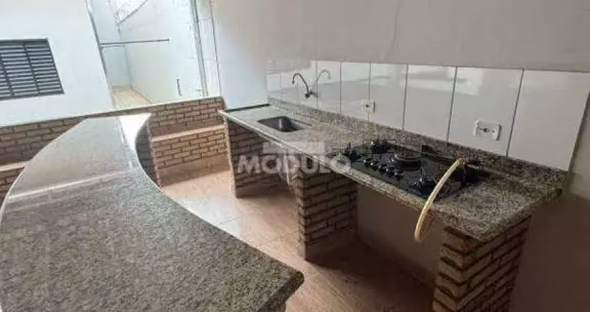 Casa com 3 quartos à venda na Rua Armando Tucci, --, Santa Mônica, Uberlândia
