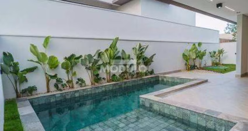 Excelente Casa com Fino Acabamento em Condominio Arts