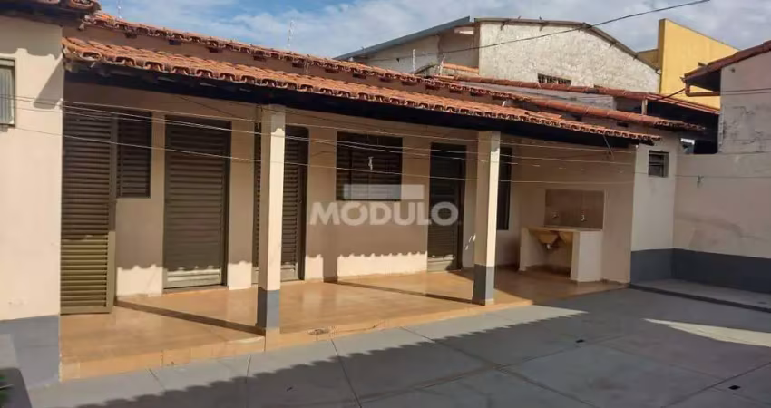 Casa residencial à venda, 3 quartos, 1 suíte, 3 vagas, santa mônica - uberlândia/mg