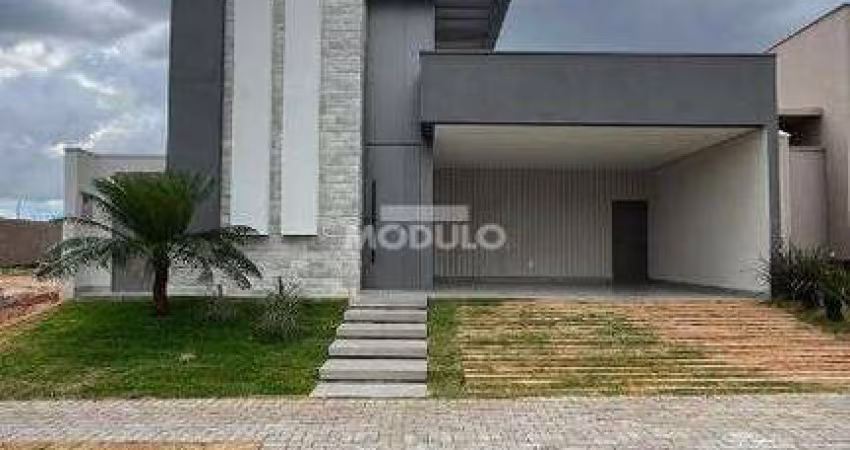 Casa térrea com 03 Suítes no Condomínio Splêndido