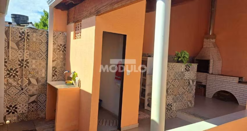 Terreno de 420m² com 2 casas a venda Custodio Pereira