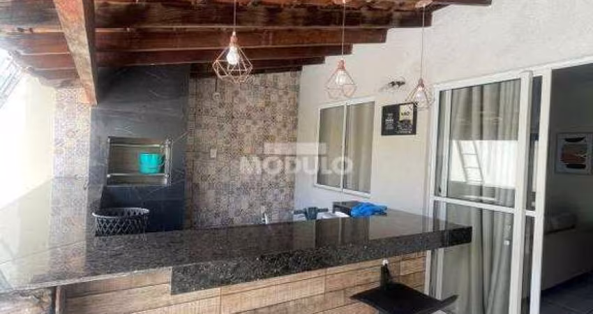 Vendo casa em Condomínio Fechado Terra nova 3
