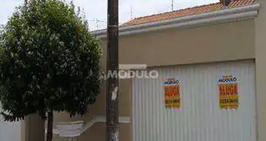 Casa residencial para locação, bairro santa mônica com 3 quartos