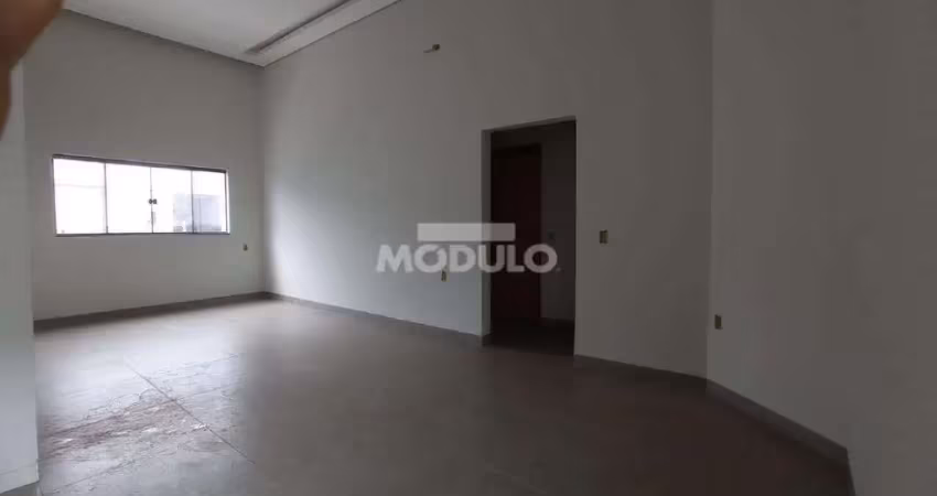 Casa geminada novo mundo com 3 quartos , suite , 2 vagas garagem