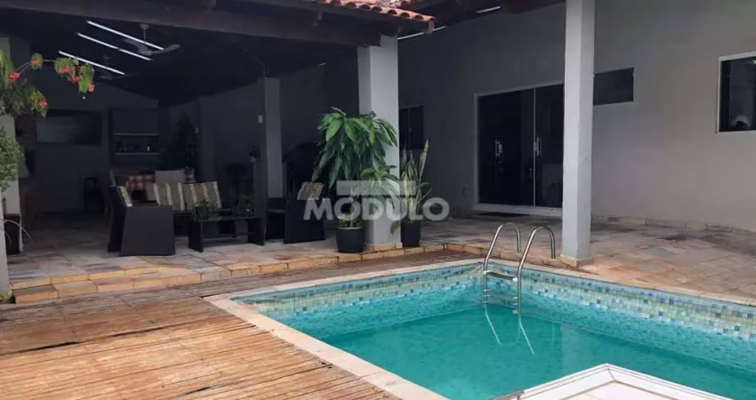 Casa residencial à venda, 3 quartos, 3 suítes, 2 vagas, jaragua - uberlândia/mg