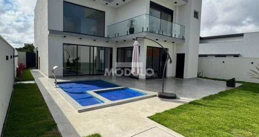 Sobrado condominio Alphaville, 4 suites com closet e area gourmet completa
