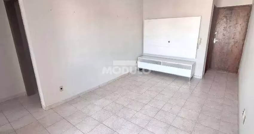 Apartamento para locação no centro da cidade com 2 quartos