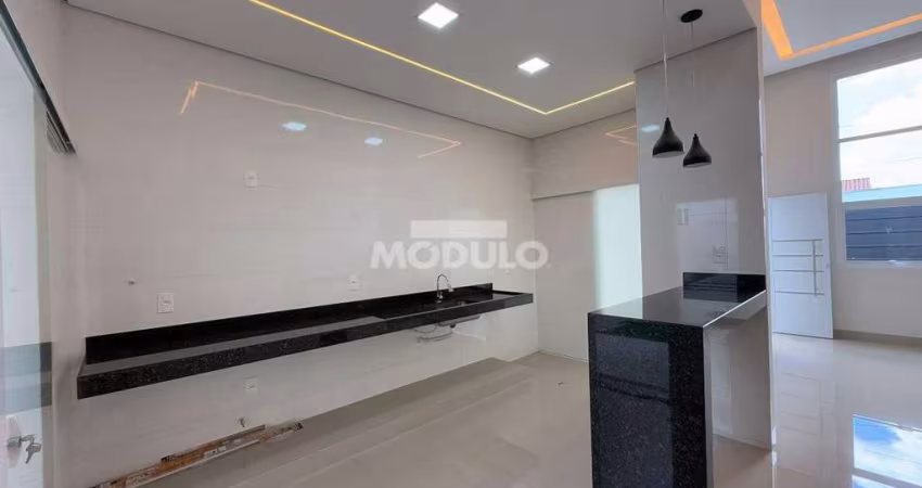 Casa Fino Acabamento Segismundo Pereira, 85 M privativo, 3 quartos, 1 suíte, 2 vagas de garagem