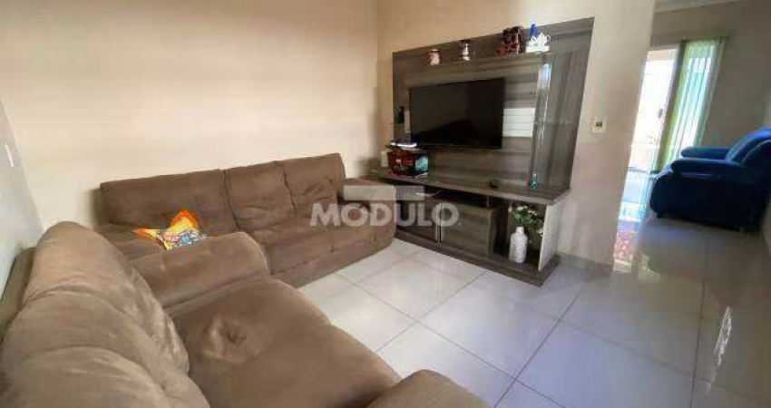 CASA RESIDENCIAL à venda, 3 quartos, 1 suíte, 2 vagas, TAIAMAN - Uberlândia/MG