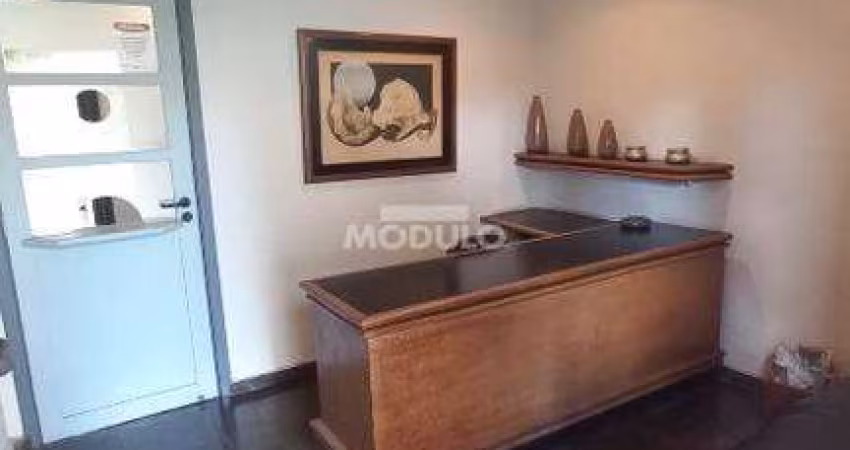 CASA COMERCIAL à venda, 1 suíte, 1 vaga, CENTRO - Uberlândia/MG