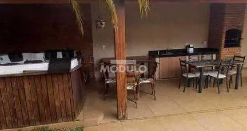 Casa residencial à venda, 4 quartos, 2 suítes, 2 vagas, osvaldo rezende - uberlândia/mg