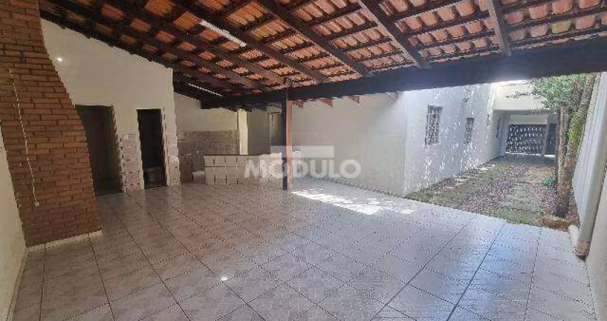 CASA RESIDENCIAL à venda, 3 quartos, 1 suíte, 3 vagas, Laranjeiras - Uberlândia/MG