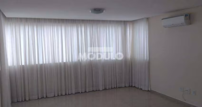 Apartamento residencial para locação, bairro Martins com 3 quartos