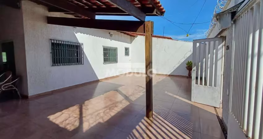 CASA RESIDENCIAL à venda, 3 quartos, 1 suíte, 4 vagas, TIBERY - Uberlândia/MG