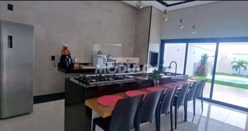 Casa sobrado condomínio Raros