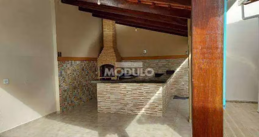 Casa residencial à venda, 3 quartos, 1 suíte, 2 vagas, cidade jardim - uberlândia/mg